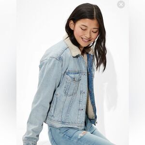 NWT- American Eagle- Women’s Sherpa Lined Light Wash Denim Jacket, Size Mediumm